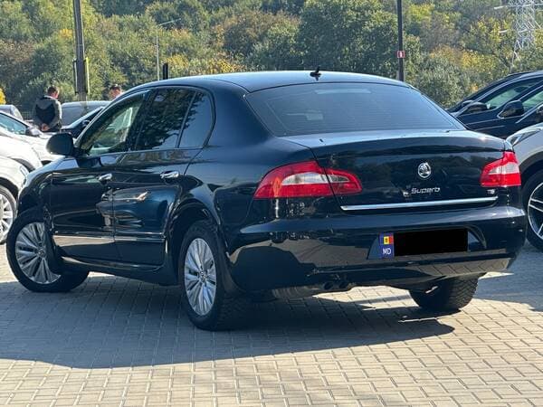 2010 Skoda Superb — Miniatură 4