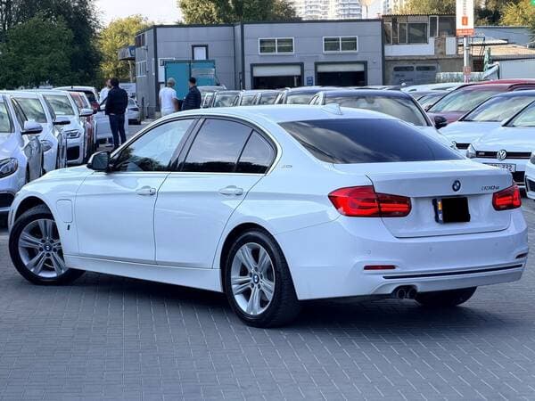 BMW 330E 2017 — Миниатюра 4