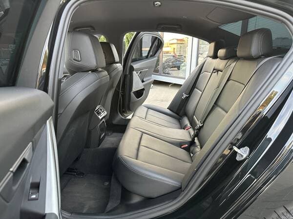 BMW 520 2024 — Миниатюра 18