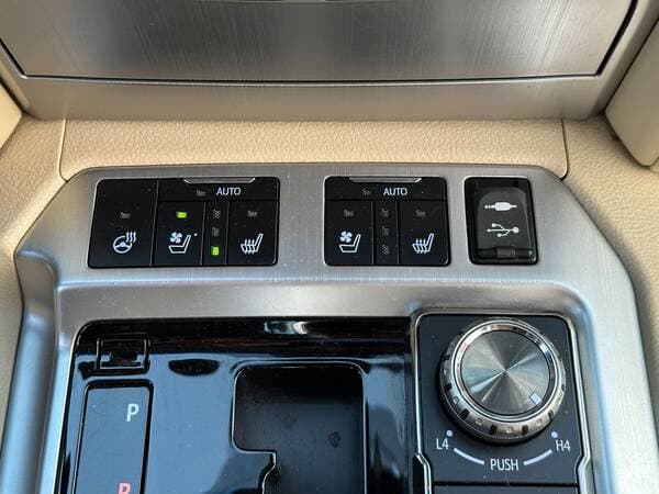 2016 Toyota Land Cruiser — Miniatură 15