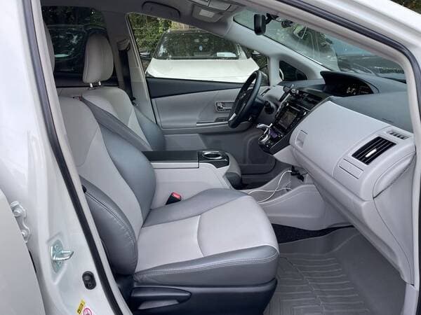 2016 Toyota Prius V — Miniatură 7