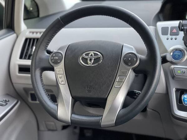 2016 Toyota Prius V — Miniatură 9