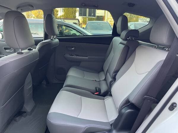 2016 Toyota Prius V — Miniatură 16