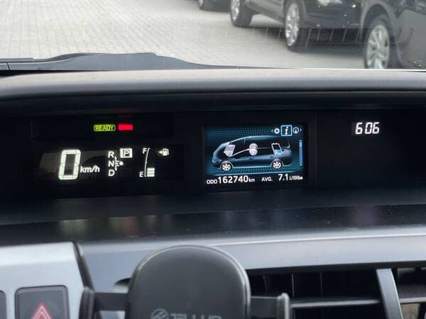 2016 Toyota Prius V — Miniatură 19