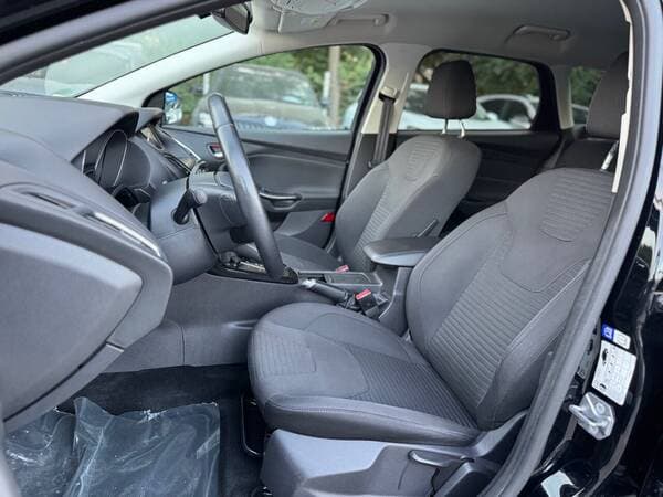 2017 Ford Focus — Miniatură 6