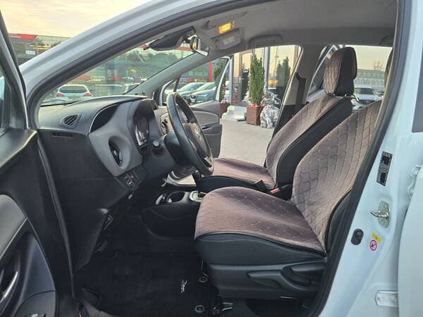 Toyota Yaris 2019 — Миниатюра 5
