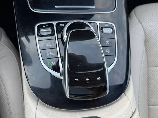 2017 Mercedes E 300 — Miniatură 14