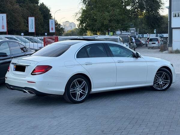 2017 Mercedes E 300 — Miniatură 4
