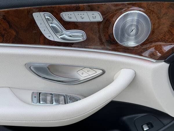 2017 Mercedes E 300 — Miniatură 15