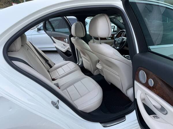 2017 Mercedes E 300 — Miniatură 18