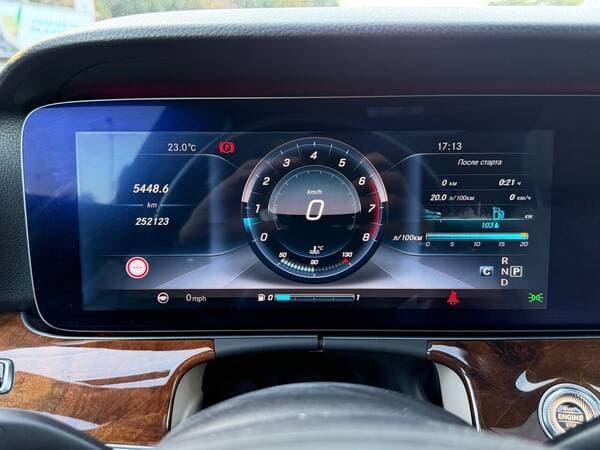 2017 Mercedes E 300 — Miniatură 20