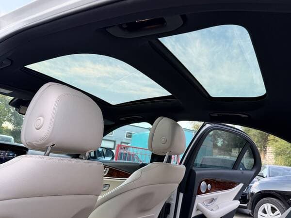 2017 Mercedes E 300 — Miniatură 19