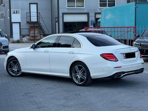 2017 Mercedes E 300 — Miniatură 3