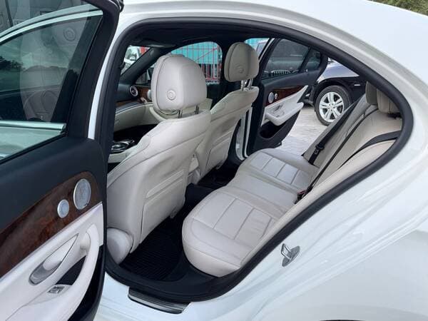 2017 Mercedes E 300 — Miniatură 17