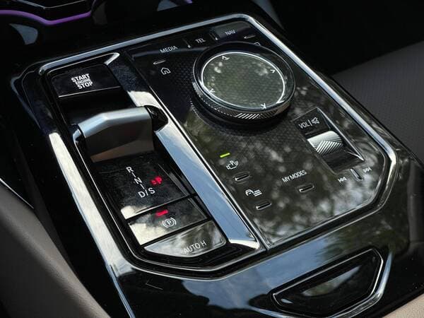 BMW 550e 2024 — Миниатюра 13