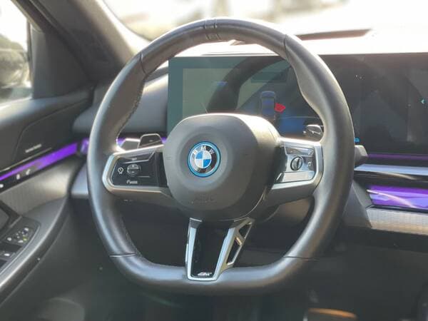 BMW 550e 2024 — Миниатюра 9