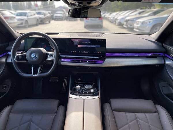 BMW 550e 2024 — Миниатюра 8