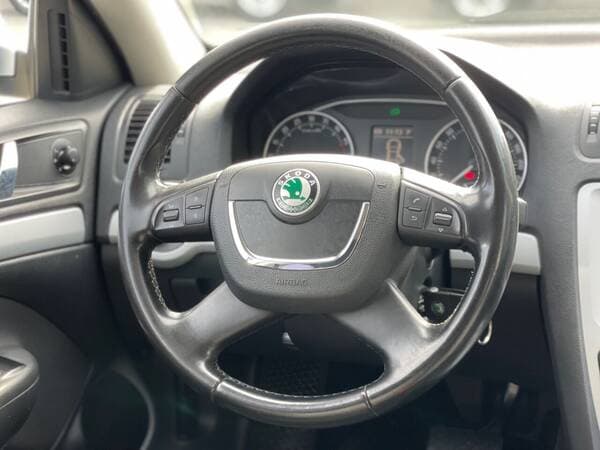 Skoda Octavia 2010 — Миниатюра 8