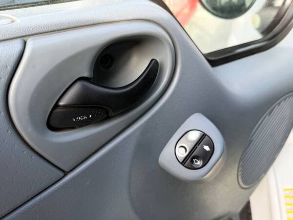 2012 Ford Transit — Miniatură 11