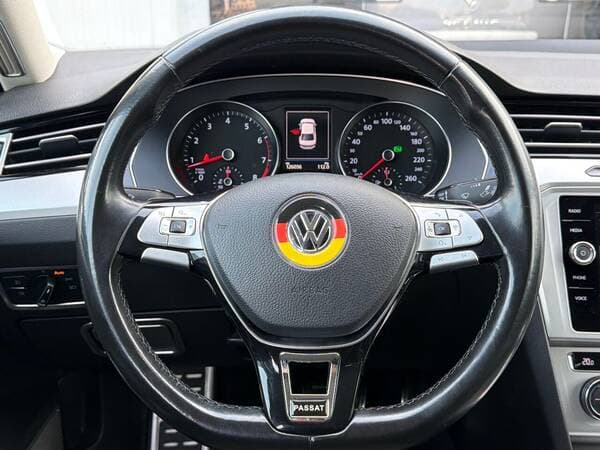 2018 Volkswagen Passat — Miniatură 10