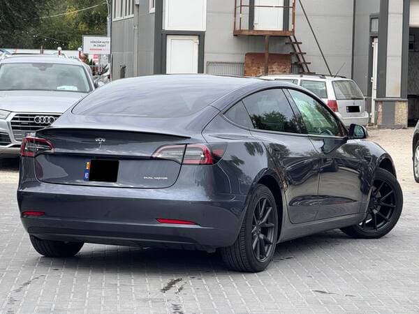 Tesla Model 3 2021 — Миниатюра 3