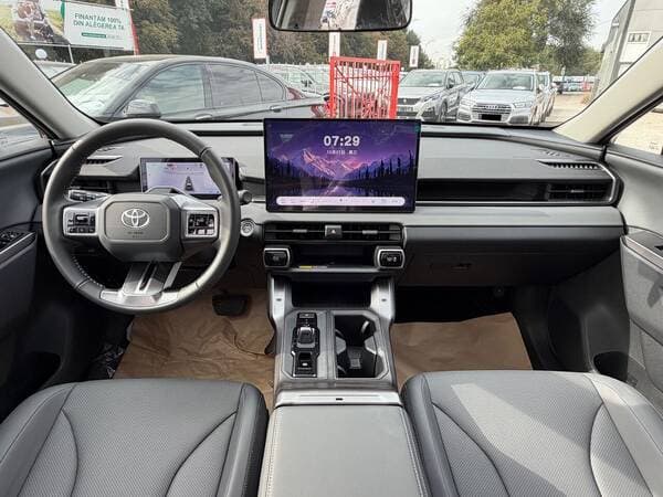 2026 Toyota Rav-4 — Miniatură 8