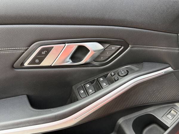 2019 BMW 330 — Miniatură 18