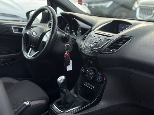 2016 Ford Fiesta — Miniatură 8