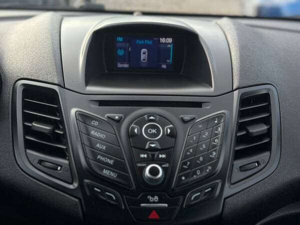 2016 Ford Fiesta — Miniatură 11