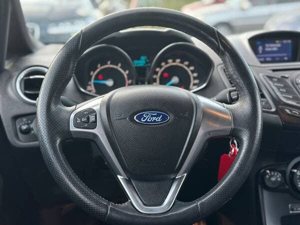 2016 Ford Fiesta — Miniatură 9