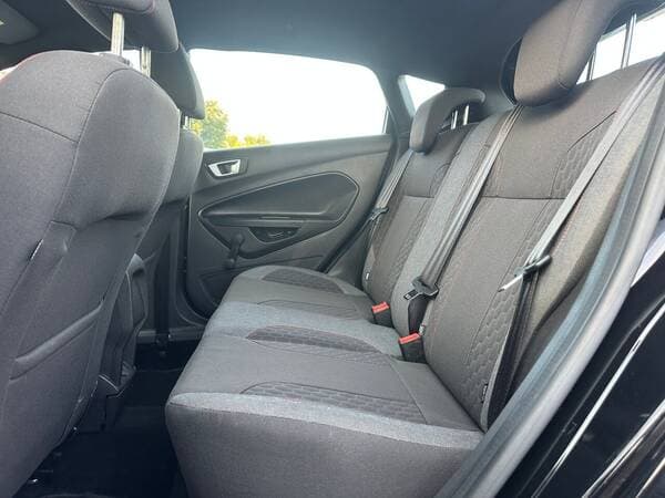 2016 Ford Fiesta — Miniatură 15