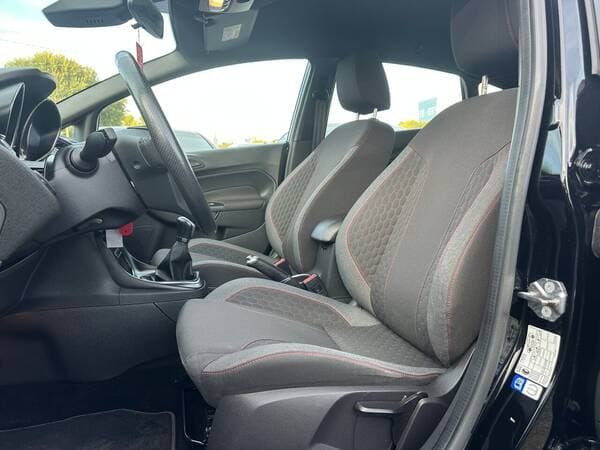2016 Ford Fiesta — Miniatură 5