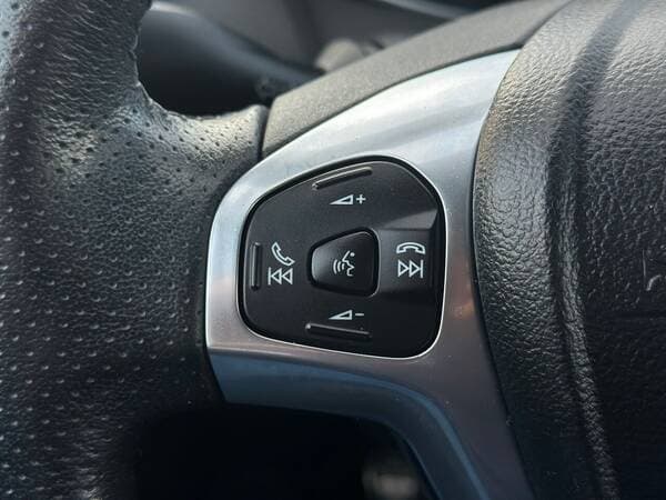 2016 Ford Fiesta — Miniatură 10