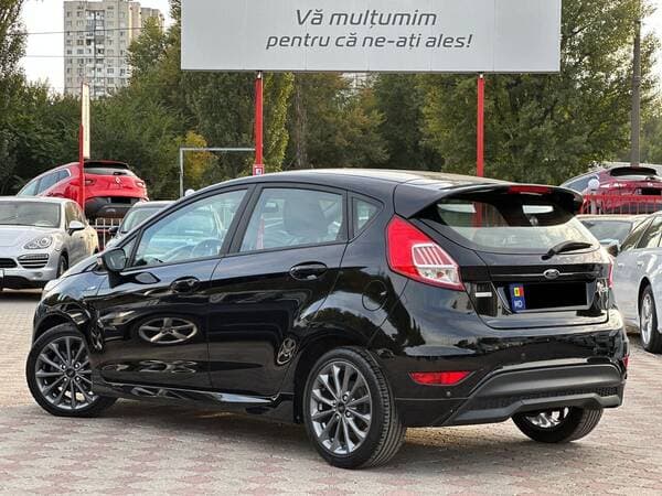 2016 Ford Fiesta — Miniatură 4