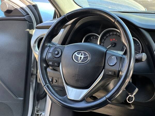2014 Toyota Auris — Miniatură 7