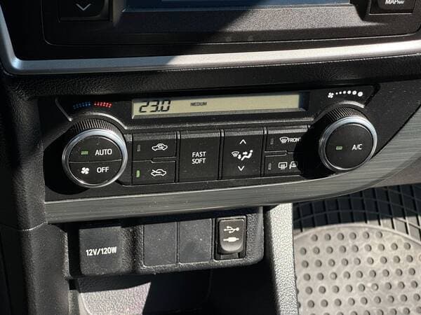 2014 Toyota Auris — Miniatură 9