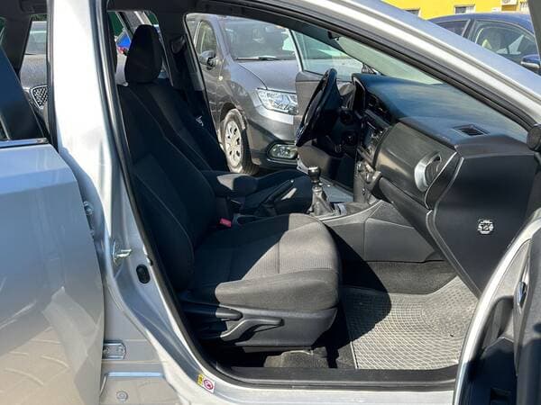 2014 Toyota Auris — Miniatură 13