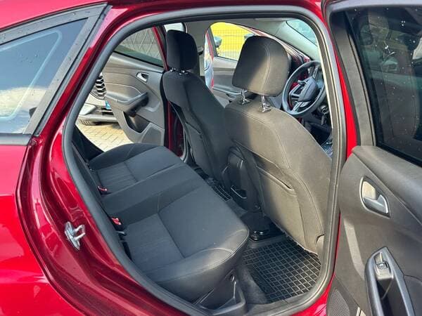 2017 Ford Focus — Miniatură 16
