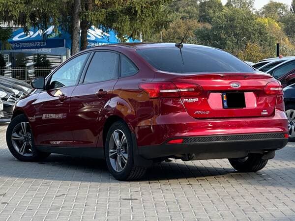 2017 Ford Focus — Miniatură 4