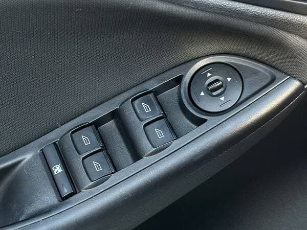 2017 Ford Focus — Miniatură 14
