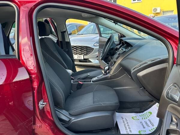 2017 Ford Focus — Miniatură 17