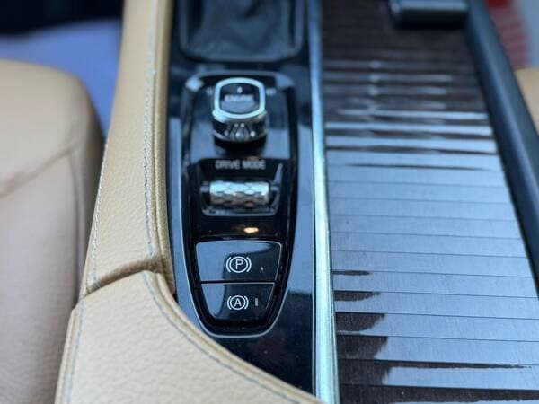 Volvo XC 90 2016 — Миниатюра 16