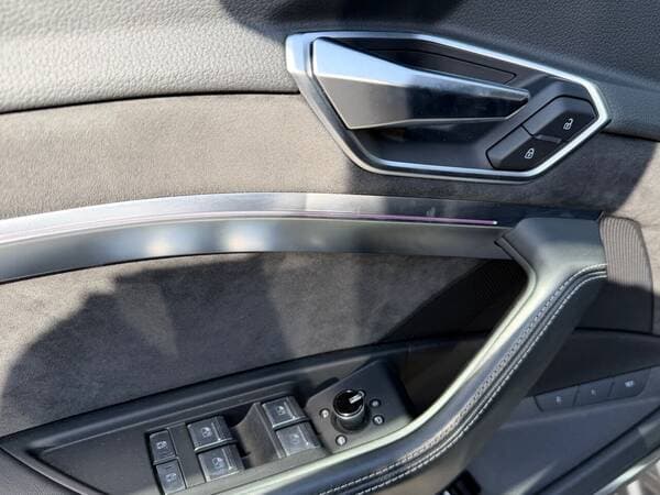 Audi E-tron 2019 — Миниатюра 18