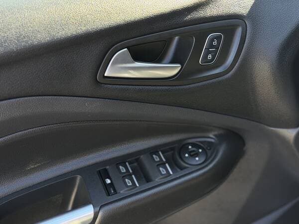 2017 Ford Kuga — Miniatură 16