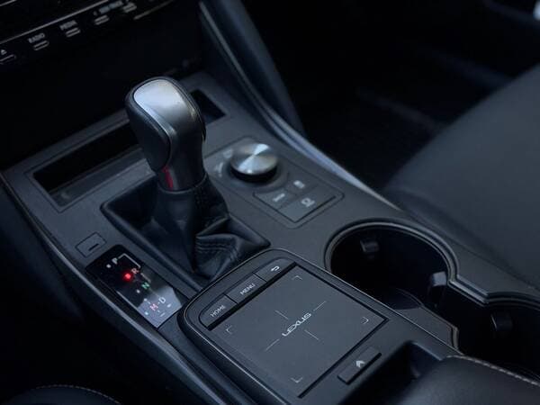 2021 Lexus IS 300 — Miniatură 14