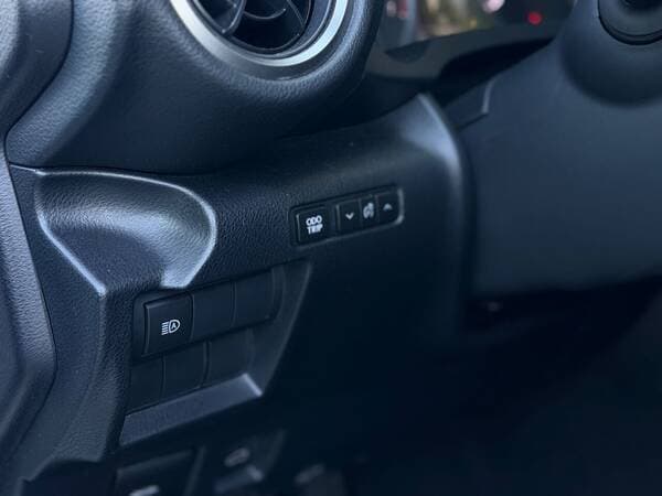 2021 Lexus IS 300 — Miniatură 18