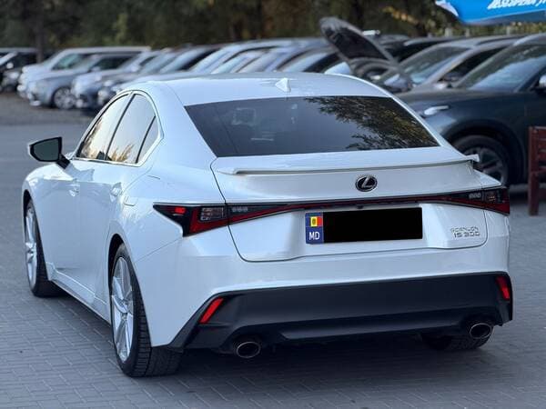 2021 Lexus IS 300 — Miniatură 3