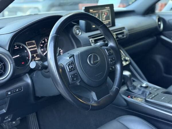 2021 Lexus IS 300 — Miniatură 11