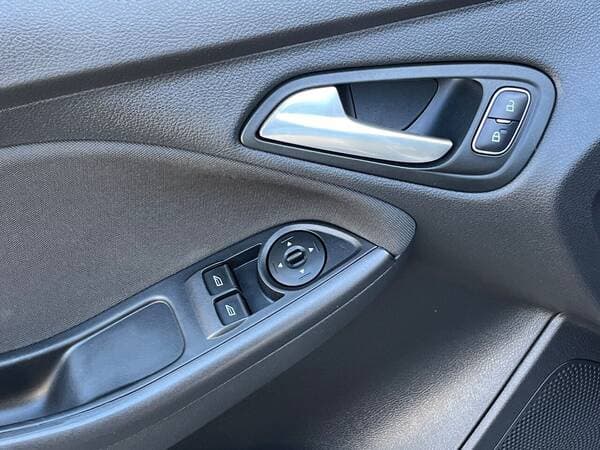 2017 Ford Focus — Miniatură 17
