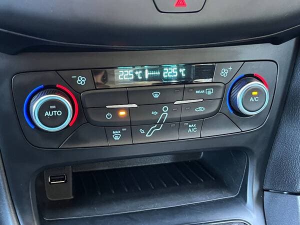2017 Ford Focus — Miniatură 12